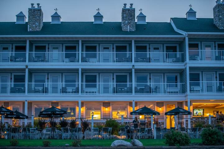 Quarterdeck Resort & Restaurant - thumb 1