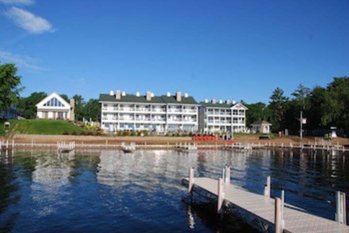 Quarterdeck Resort & Restaurant - thumb 0