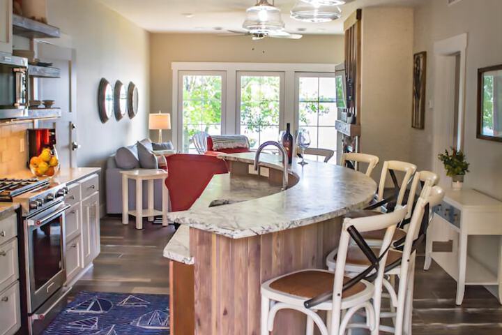 Quarterdeck Resort & Restaurant - thumb 5