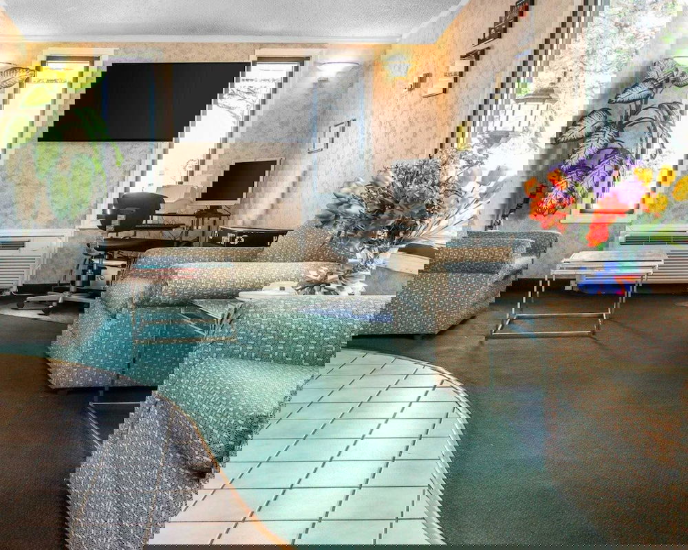 Rodeway Inn - thumb 1