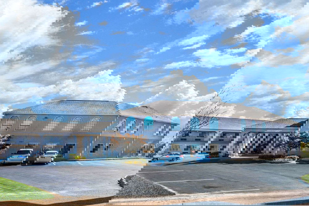 Econo Lodge And Suites - thumb 1