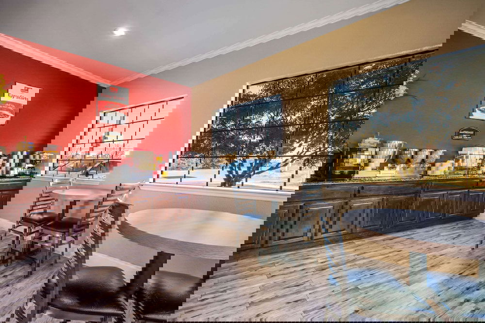 Econo Lodge And Suites - thumb 4