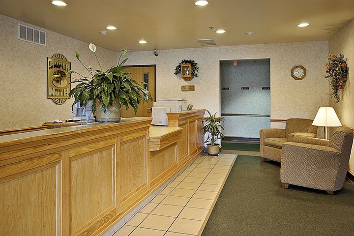 Super 8 By Wyndham Ava - thumb 7