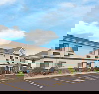 Super 8 by Wyndham Defiance - Accommodation Rooms