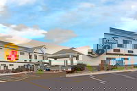 Super 8 by Wyndham Defiance