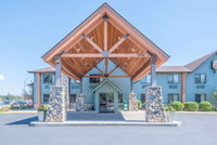 Super 8 by Wyndham Grand Rapids