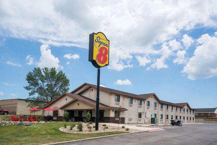 Super 8 By Wyndham Spirit Lake/Okoboji - thumb 1