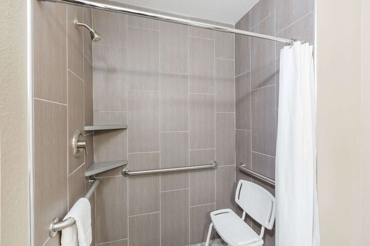 Super 8 By Wyndham Spirit Lake/Okoboji - thumb 7