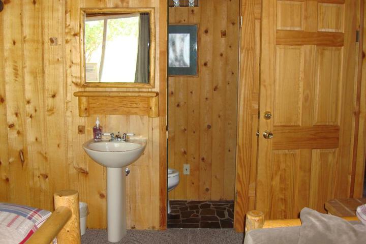 Retreat Lodge & Cabins At Mt. Peale Animal Sanctuary & Healing Center - thumb 0