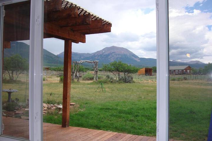 Retreat Lodge & Cabins At Mt. Peale Animal Sanctuary & Healing Center - thumb 1