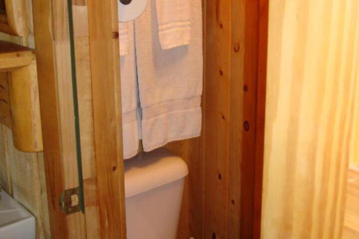 Retreat Lodge & Cabins At Mt. Peale Animal Sanctuary & Healing Center - thumb 6