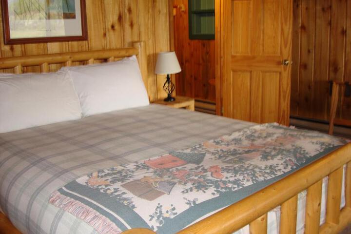 Retreat Lodge & Cabins At Mt. Peale Animal Sanctuary & Healing Center - thumb 2