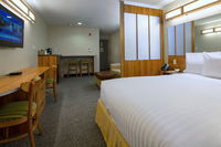 Magnolia Inn  Suites