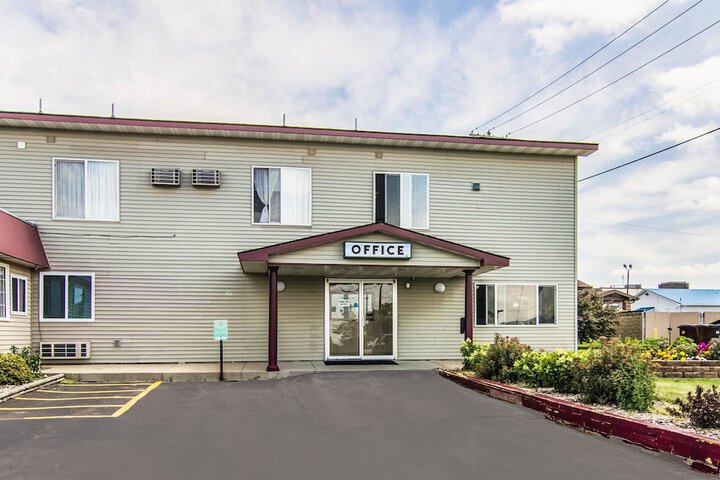 Rodeway Inn - thumb 1