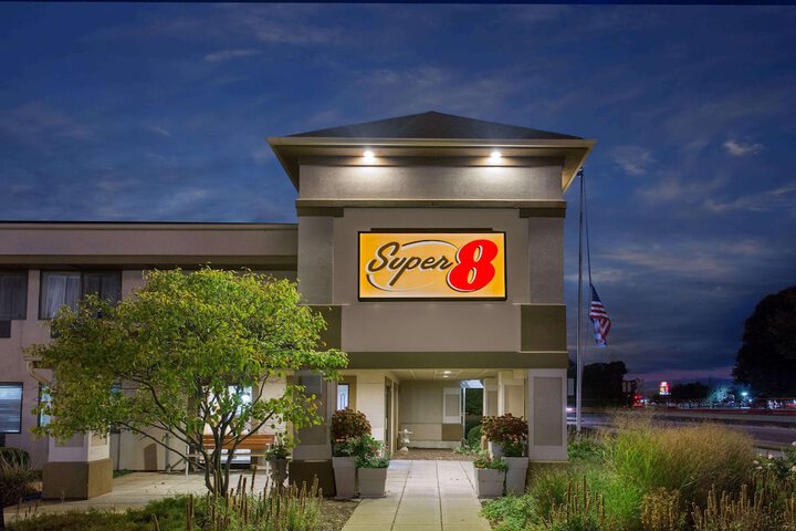 Super 8 By Wyndham Beloit - thumb 1