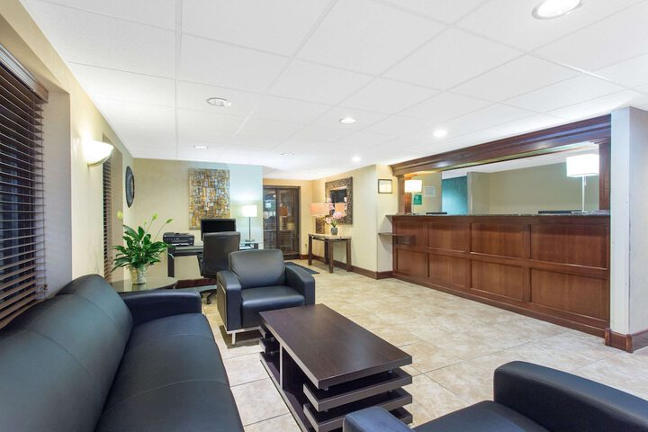 Super 8 By Wyndham Beloit - thumb 3