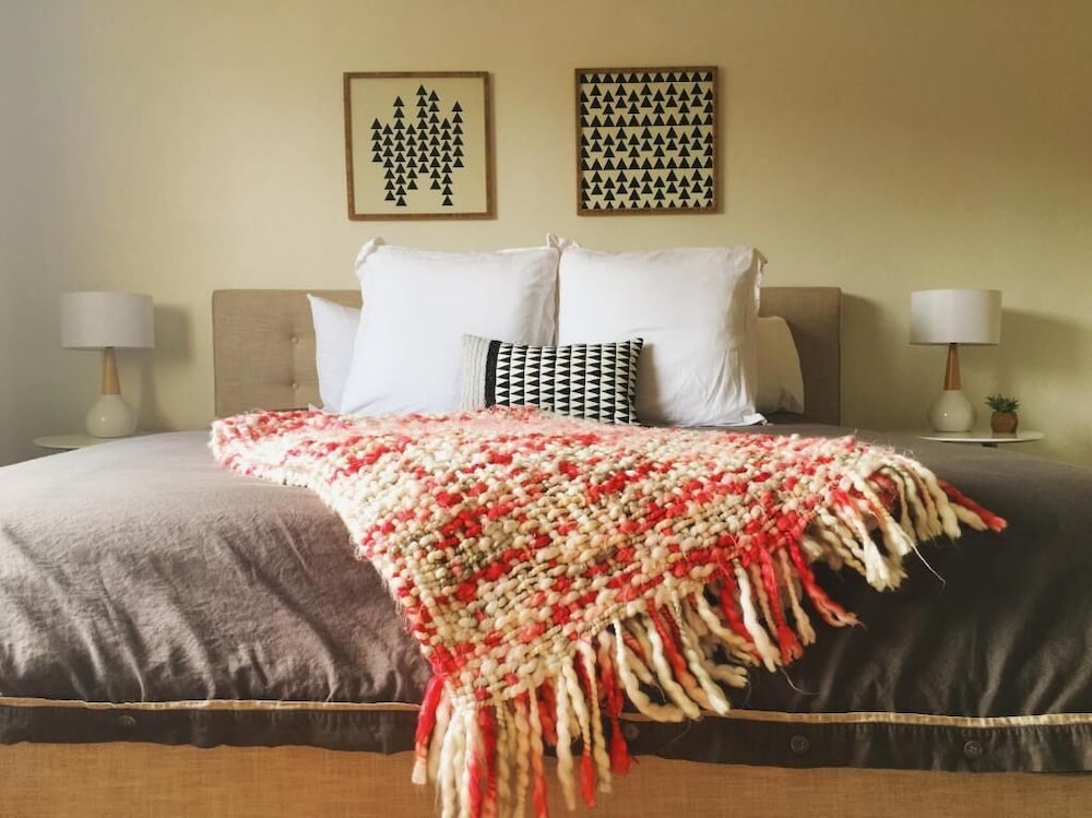 Monarch Motel - thumb 1