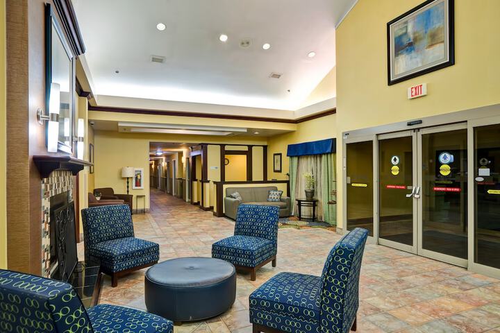 Holiday Inn Express Hotel & Suites Christiansburg, An IHG Hotel - thumb 2