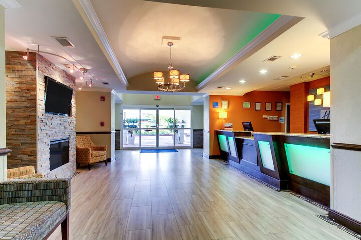 Holiday Inn Express Hotel & Suites LIVE OAK, An IHG Hotel - thumb 4