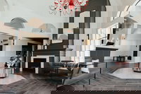 Vinland Hotel and Lounge