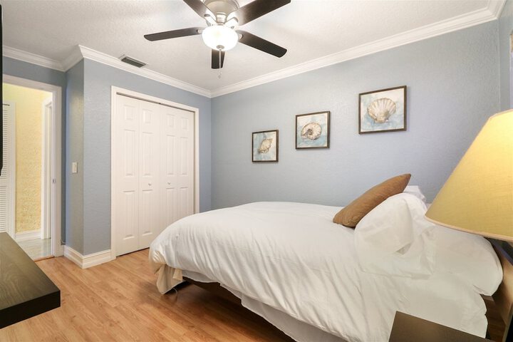 Golden Tropics 30 Minutes From Superbowl 2020 Pool Fenced Backyard - thumb 7