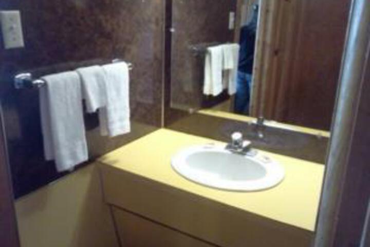 Budget Host Parkway Motel - thumb 2