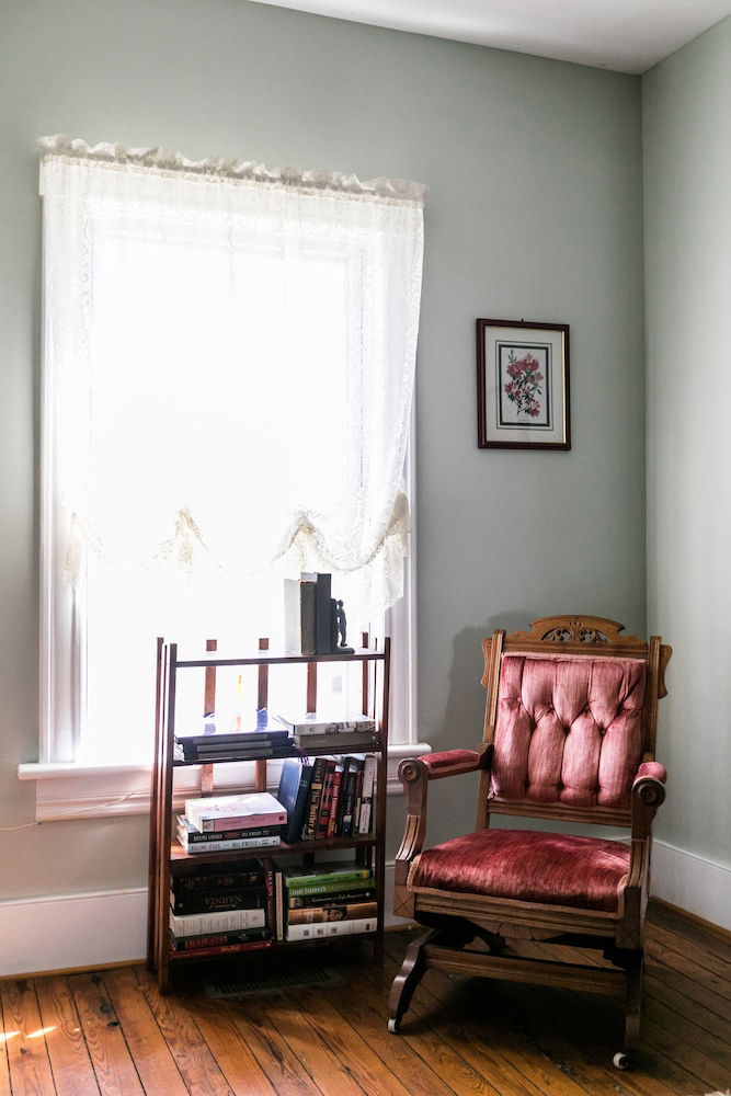 The Babcock House - thumb 3