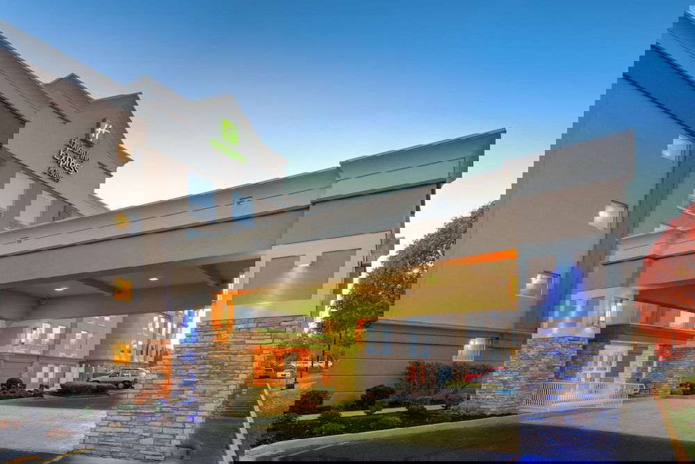 Holiday Inn Express Hotel & Suites West Long Branch, An IHG Hotel - thumb 1