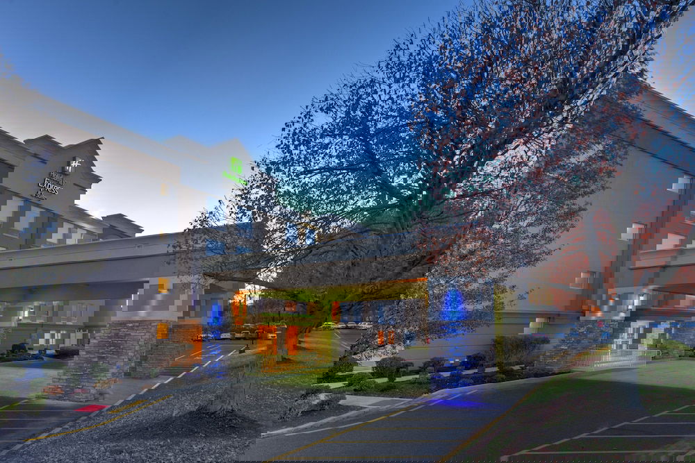 Holiday Inn Express Hotel & Suites West Long Branch, An IHG Hotel - thumb 0