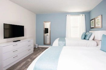 Fabulous 8 Bed Championsgate Golf Resort Pool Home - thumb 3