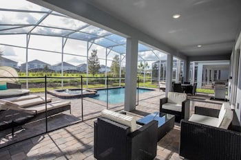 Fabulous 8 Bed Championsgate Golf Resort Pool Home - thumb 2