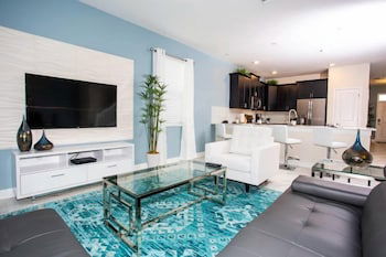 Fabulous 8 Bed Championsgate Golf Resort Pool Home - thumb 5