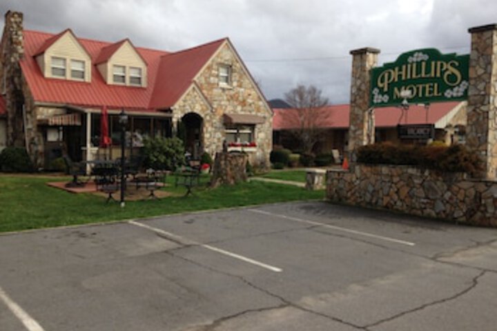 Phillips Historic Motel & Cottages - thumb 0
