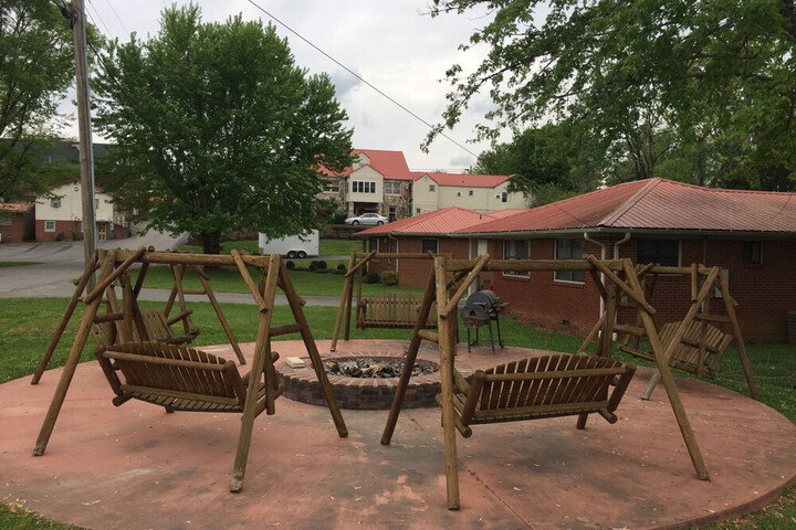 Phillips Historic Motel & Cottages - thumb 1