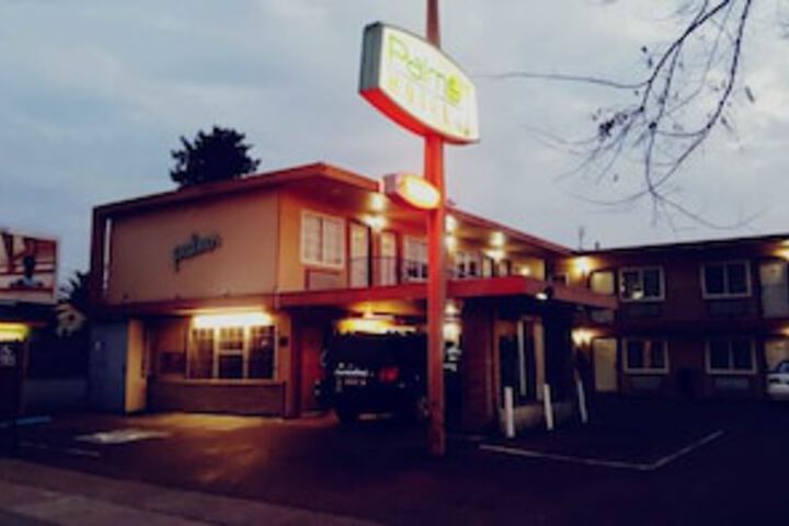 Palms Motel - thumb 0