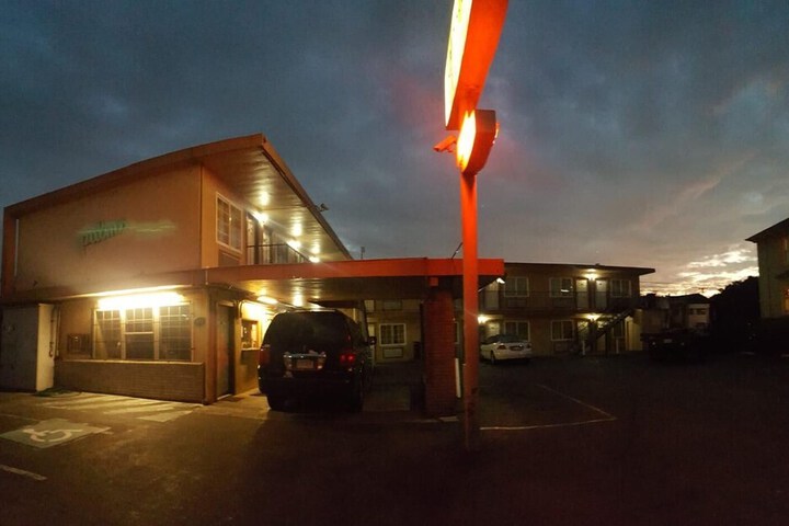 Palms Motel - thumb 2