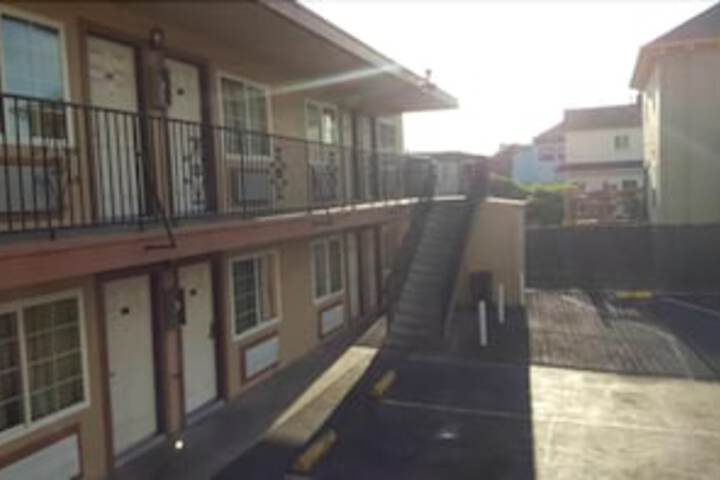 Palms Motel - thumb 1