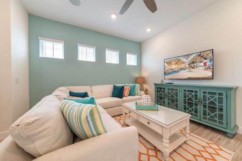 Daily Housekeeping Included Hotel Amenities Near Disney - thumb 3