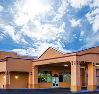 Super 8 by Wyndham Forsyth - Accommodation Rooms