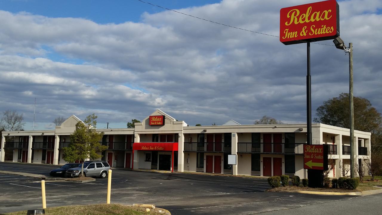 Relax Inn & Suites - thumb 0