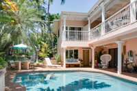 Booking Lahaina Accommodation Rooms