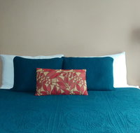 Waikiki Whale Watcher Apts 704 - Accommodation Rooms