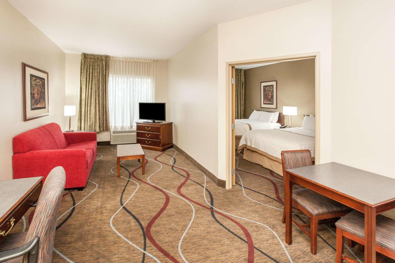 Hawthorn Suites Bloomington - thumb 17