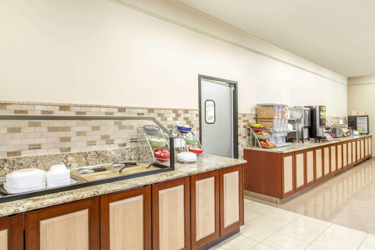 Hawthorn Suites Bloomington - thumb 7