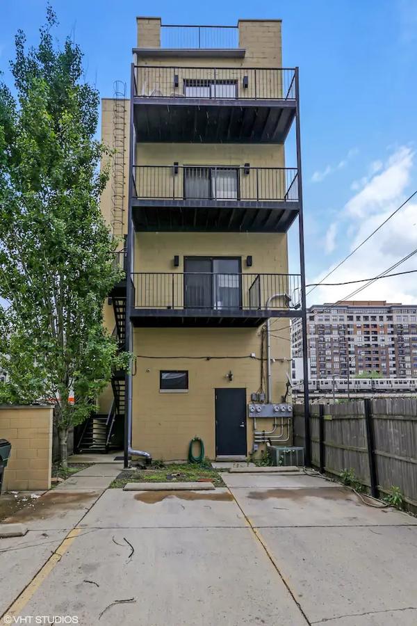 DOWNTOWN! 5 BEDS / 2BATHS / SLEEPS 10!!! - thumb 8