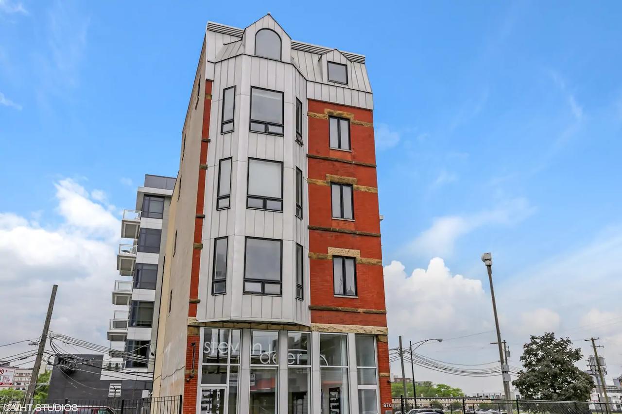 DOWNTOWN! 5 BEDS / 2BATHS / SLEEPS 10!!! - thumb 2
