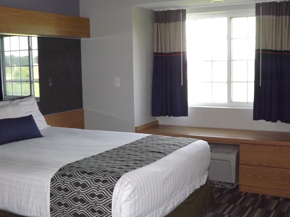 MICROTEL Inn And Suites - Ames - thumb 10