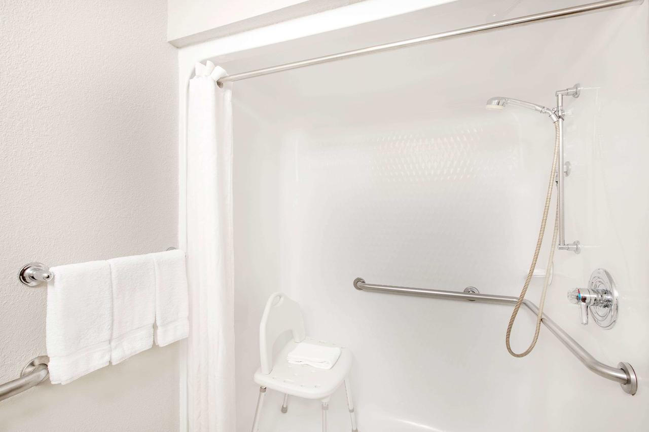 MICROTEL Inn And Suites - Ames - thumb 36