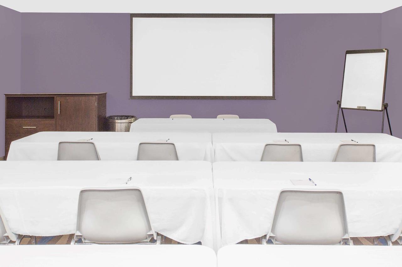 MICROTEL Inn And Suites - Ames - thumb 35