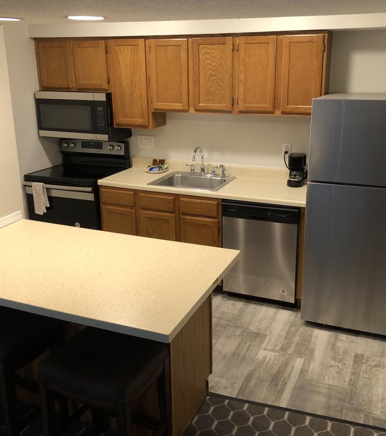 Sterling Hotel And Suites - thumb 4